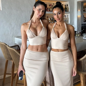 Haut Court Dos Nu Et Jupe Moulante Taille Haute En Tricot Côtelé Tenues De Vacances D'Été Sexy Décoration Anneau Métallique