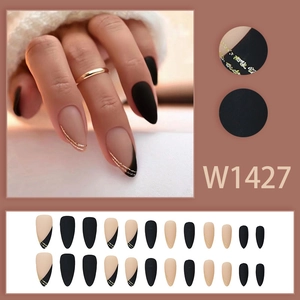 Unghie finte a mandorla nero opaco e nude con foglia d'oro, set completo 24 pezzi