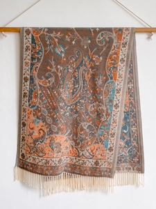 Detail of pashmina scarf featuring complex paisley jacquard patterns and elegant fringes