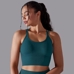 Détail du soutien-gorge de sport sans couture bleu sarcelle avec ourlet côtelé élastique
