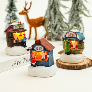 Trois maisons de Noël lumineuses en résine comprenant boutique de cadeaux et confiserie