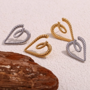 Vintage heart shaped stud earrings in gold and silver colors with twisted rope texture