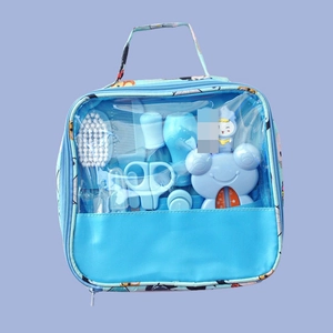 Blaues 13-teiliges Baby-Pflegeset in Cartoon-Tasche mit Nasensauger und Kammset