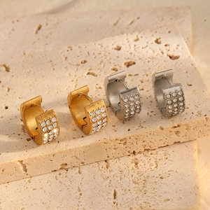Orecchini A Cerchio Huggie In Acciaio Inossidabile Con Tripla Fila Di Zirconi CZ Gioielli Alla Moda Per Donna