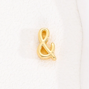 Detail view of a 10mm golden ampersand charm for adjustable mesh steel bracelets
