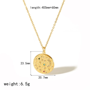Collier en titane plaqué or 18k avec pendentif soleil lune et pierres colorées