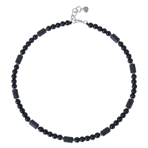 Détail du collier en perles d'œil de tigre de 6mm et pierre volcanique avec fermoir