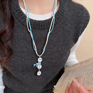 Collier Pendentif Bonhomme De Neige Avec Écharpe En Tissu Bleu Et Cordon Tressé Bicolore Bijou Hiver