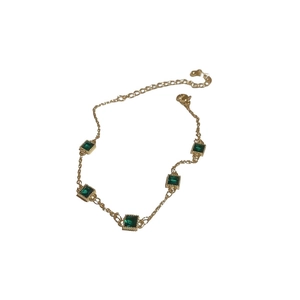 Bracelet vintage plaqué or avec zircons carrés vert émeraude de style français