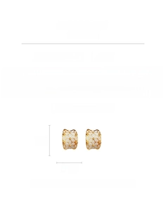 Détails des boucles d'oreilles fleurs en émail doré avec dimensions et spécifications
