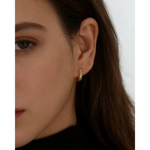 Gold-plated ribbed croissant earrings with marquise-cut zircon on female model