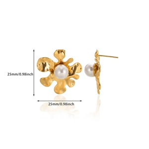 Detailed size specifications for gold starfish earrings with white central pearl inlay