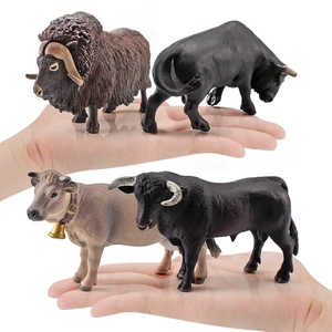 Ensemble de figurines réalistes d'animaux de ferme avec bœuf musqué et taureaux miniatures