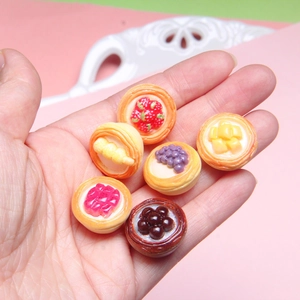 Set of 6 miniature dollhouse fruit tarts made of resin for DIY hair clips and crafts