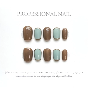 Unghie finte fatte a mano in marrone moka e verde menta con finitura gel lucida
