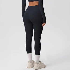 Detail view of high-waist yoga set with double-sided brushed fabric and back fit