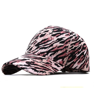 Pink and black tiger print baseball cap in high-density cotton with a classic curved brim