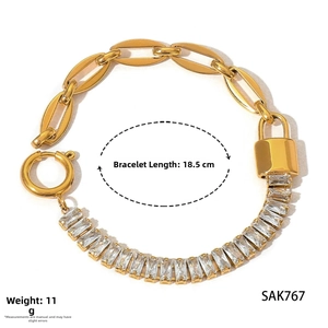 Detailed view of a gold chain bracelet with clear zircons, length 18.5cm, weight 11g