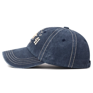 Casquette de baseball en jean bleu foncé délavé vintage avec broderie et surpiqûres