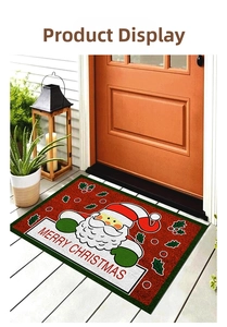 Detailaufnahme einer roten Weihnachtsmatte mit Weihnachtsmann und Merry Christmas Text
