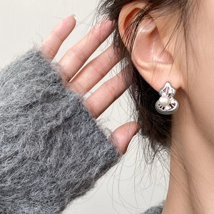 Silver hollow gourd pearl earrings with zircon inlay for elegant women style