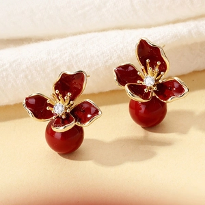 Vintage gold-plated floral earrings with deep red petals, sparkling rhinestones and drop pearls