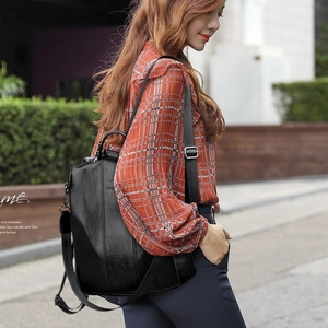 Zaino elegante in pelle PU nera da donna con catena laterale e grande capacità interna
