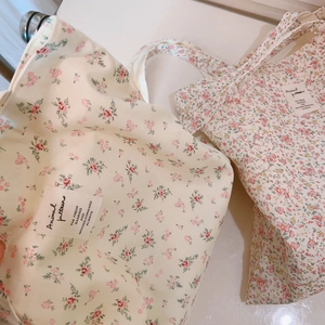 Floral print cotton tote bags for women featuring a minimalist aesthetic and high capacity