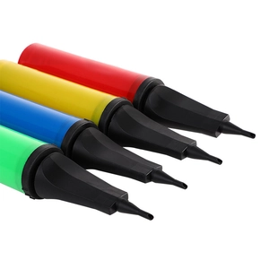 Set di quattro pompe manuali colorate per palloncini in rosso, giallo, blu e verde con punte
