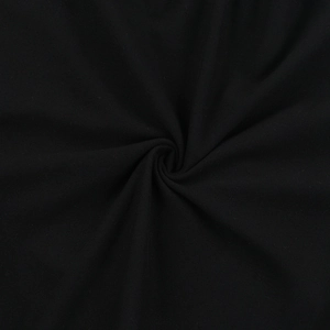 Vista macro dettagliata che mostra la consistenza morbida e i livelli drappeggiati del mesh nero