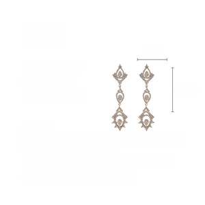 Détail des boucles d'oreilles à pompons en strass avec dimensions de 8,5 cm par 2 cm