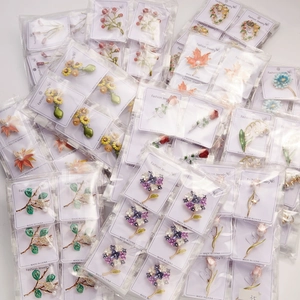 Wholesale floral enamel brooches with sunflowers and maple leaves on cards