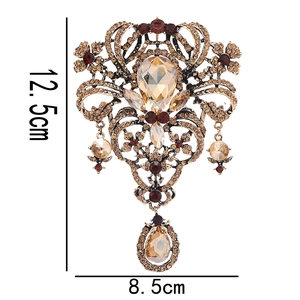 Detailed dimensions of 12.5cm vintage gold brooch with amber rhinestones and teardrops