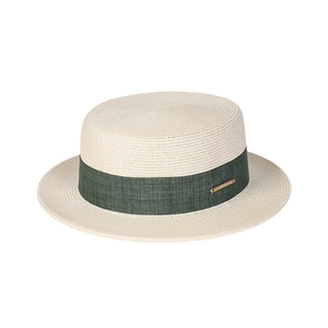 Chapeau canotier blanc cassé élégant avec ruban vert foncé et détail en métal doré