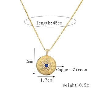 Détails du pendentif céleste avec zircon bleu et design étoilé doré