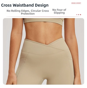 Détail du legging de yoga kaki avec taille croisée et poches latérales pratiques