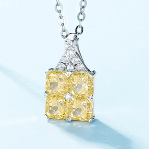 Pendentif élégant en argent 925 avec grappe de pierres précieuses jaunes carrées