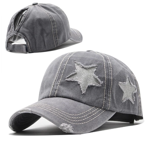 Casquette queue de cheval en coton délavé avec écussons étoiles pailletées et velcro