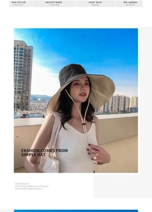 Outdoor sun hat with oversized brim featuring black and beige contrast color design