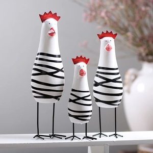 Set di 3 statuette di pollo in legno dipinte a mano con strisce bianche e nere moderne