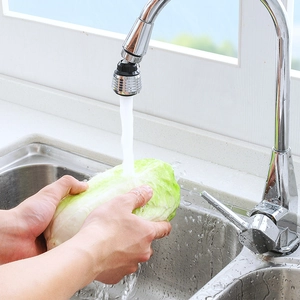 Universal rotating faucet extender with splash-proof aerator used for washing vegetables