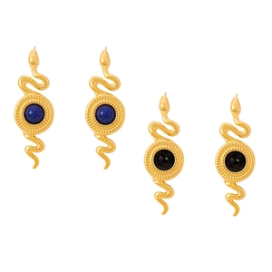 Orecchini a serpente placcati in oro 18k con pietre naturali blu e nere di design