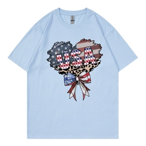 T-shirt bleu clair avec motif cœur drapeau USA et léopard pour la fête nationale