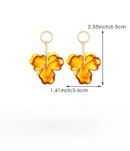 Detail view of yellow amber flower earrings showing dimensions 6.5cm height and alloy material