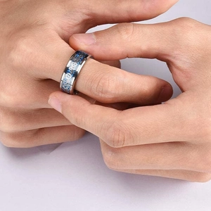 Bague 8mm en acier inoxydable argent avec incrustation d'engrenage en fibre de carbone bleu