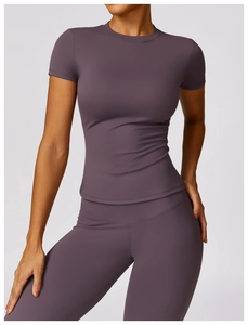 Detail of mauve quick-dry yoga set featuring slim-fit short sleeve T-shirt and high waist leggings