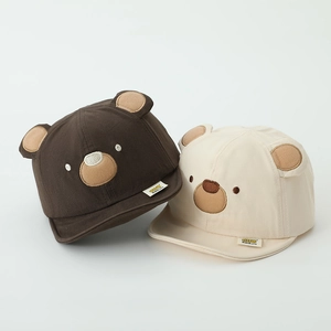Set di berretti per neonati in cotone con graziose orecchie da orso marrone e bianco crema