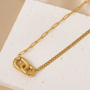 Collana elegante in acciaio inossidabile placcato oro 18K con doppia catena e anelli intrecciati