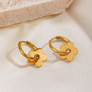 Boucles d'oreilles créoles fleurs en acier inoxydable doré sur tissu de soie
