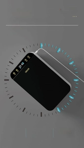 Vue macro du porte-baguettes UV intelligent avec batterie 4000mAh et panneau tactile